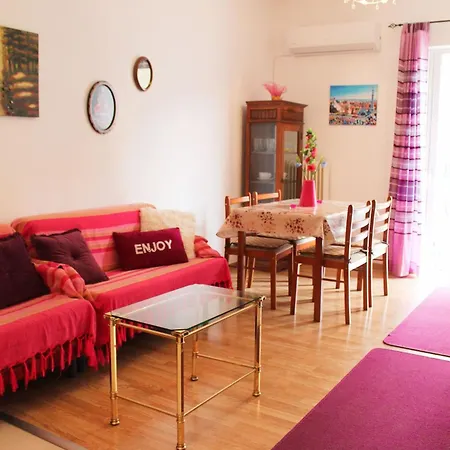 Santa Barbara's Cute Apartment *